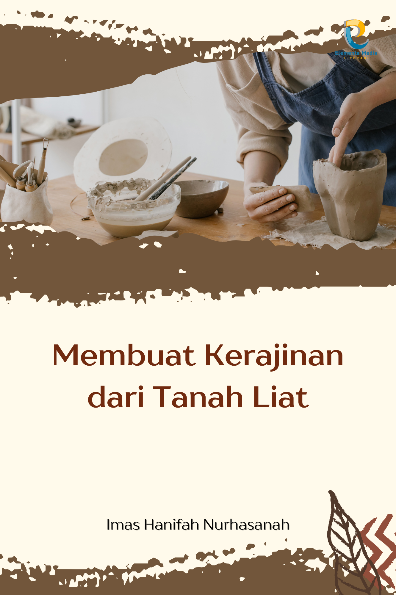 Membuat Kerajinan dari Tanah Liat